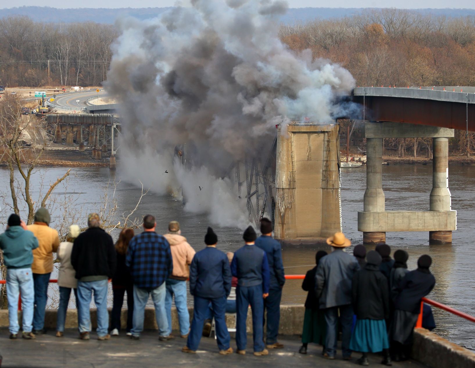 Final section of old Champ Clark Bridge demolished